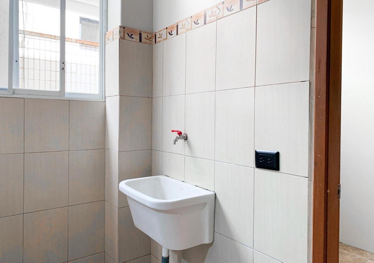Departamento De 3 Cerca Al Mall San Marino Apartment *
